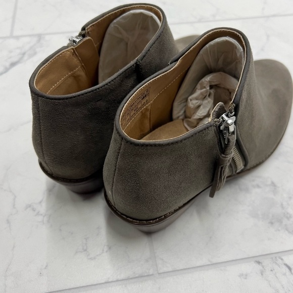 Vionic Serena Suede Ankle Boots in Gray Size 6 - Picture 4 of 13